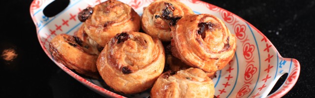 Minis pains aux raisins à la pâte feuilletée