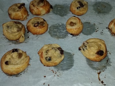 Minis pains aux raisins à la pâte feuilletée